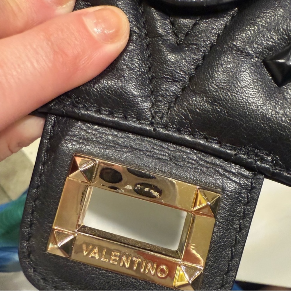 Black Quilted Chain Shoulder Bag, It literally used it 2 times . - Picture 10 of 11